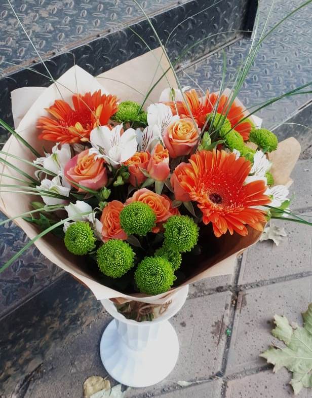 Букет цветов из: Герберы, Хризантемы, Альстромерии и Розы в Пирочи