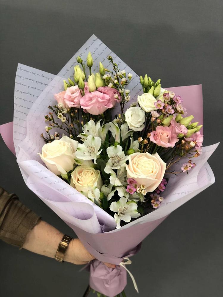 Букет цветов из: Альстромерии, Розы и Лизиантусы в Пирочи