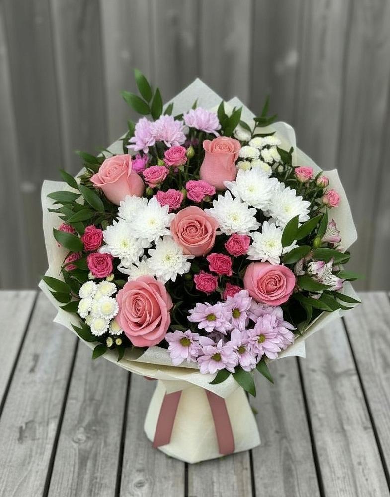 Букет цветов из: Альстромерии, Гвоздики, Розы и Хризантемы в Пирочи