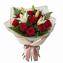 Букет цветов из:  Лилии и Розы в Пирочи