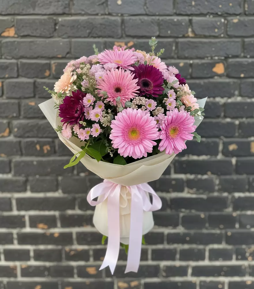 Букет цветов из: Герберы и Хризантемы в Пирочи