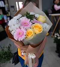 Букет цветов из:  Герберы, Розы и Хризантемы в Пирочи