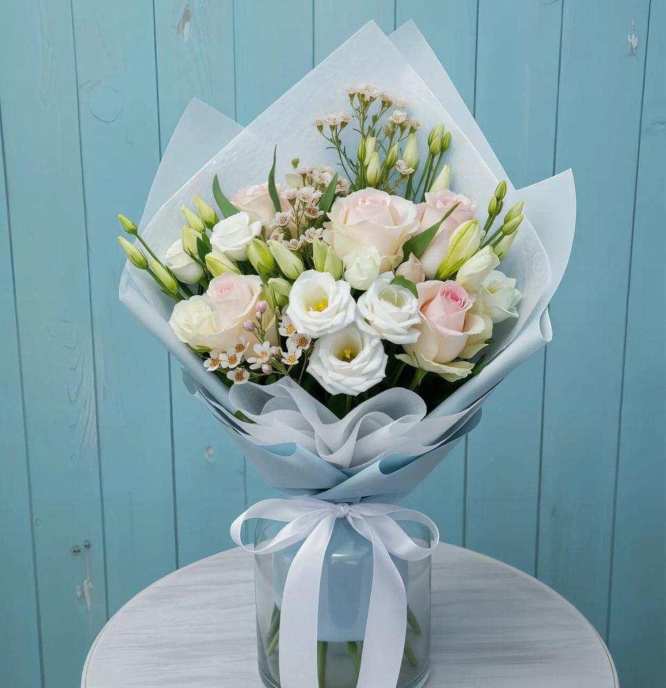 Букет цветов из: Розы и Лизиантусы в Пирочи