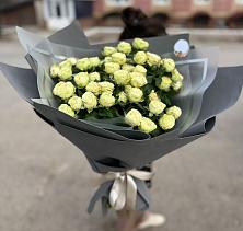 Букет Белые кустовые розы Солинеро в Пирочи