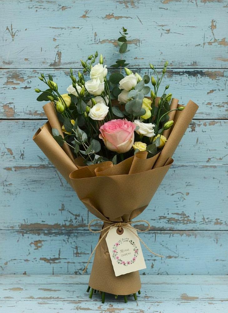 Букет цветов из: Розы и Лизиантусы в Пирочи