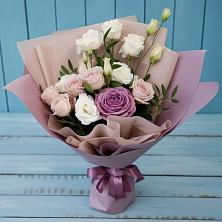 Букет цветов из:  Розы и Лизиантусы в Пирочи