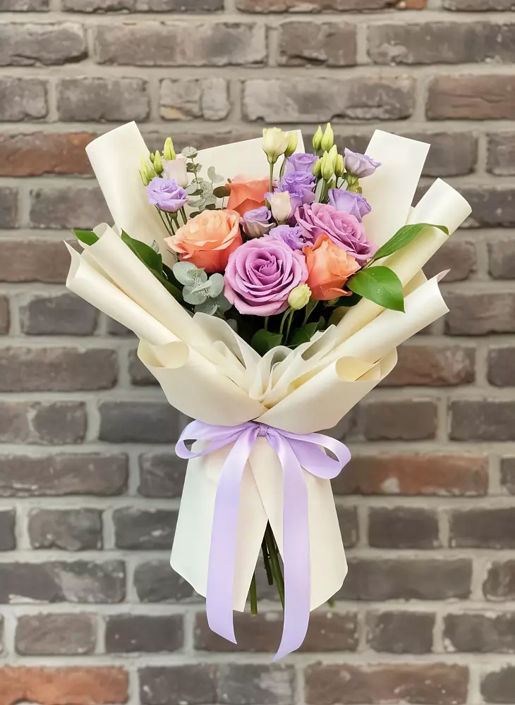 Букет цветов из: Лизиантусы и Розы в Пирочи