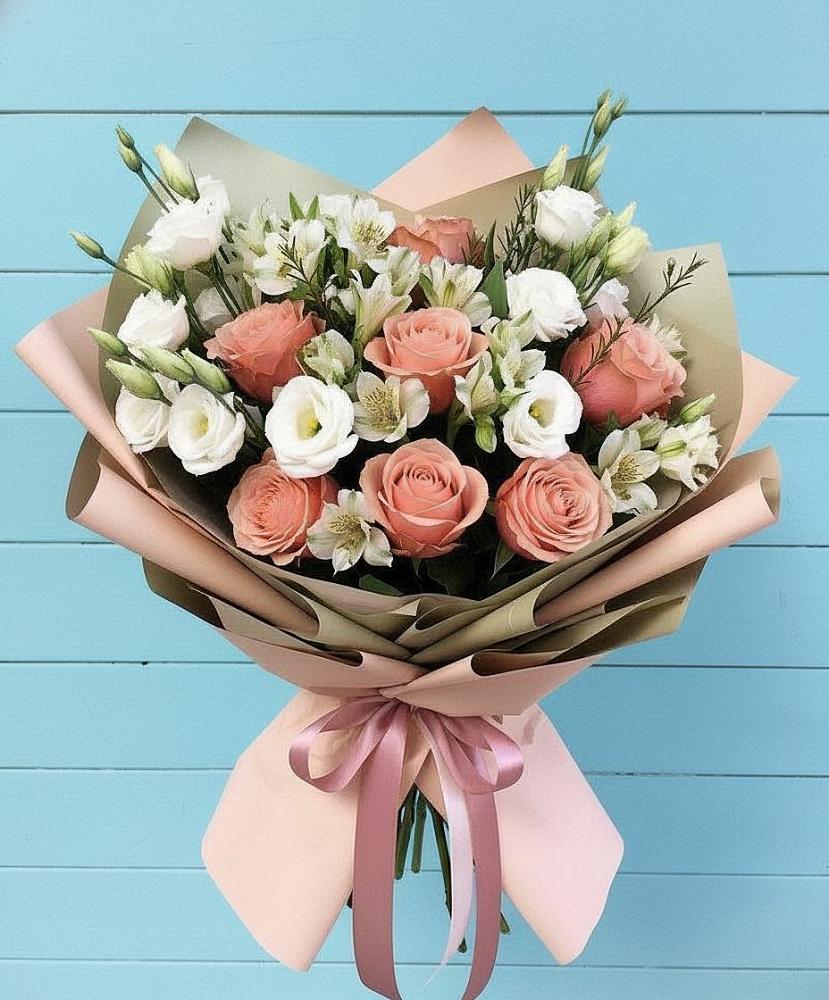 Букет цветов из: Розы, Альстромерии и Лизиантусы в Пирочи
