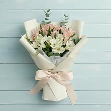 Букет цветов из:  Альстромерии в Пирочи