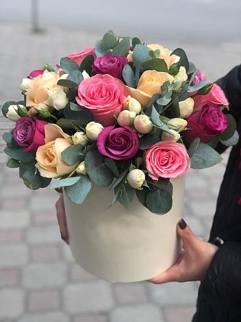 Цветочная композиция из Розы в шляпной коробке в Пирочи