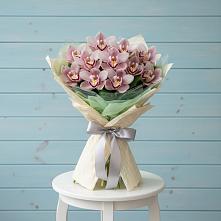 Букет цветов из:  Орхидеи и Розы в Пирочи