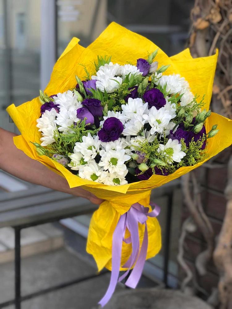 Букет цветов из: Ирисы, Хризантемы и Ромашки в Пирочи