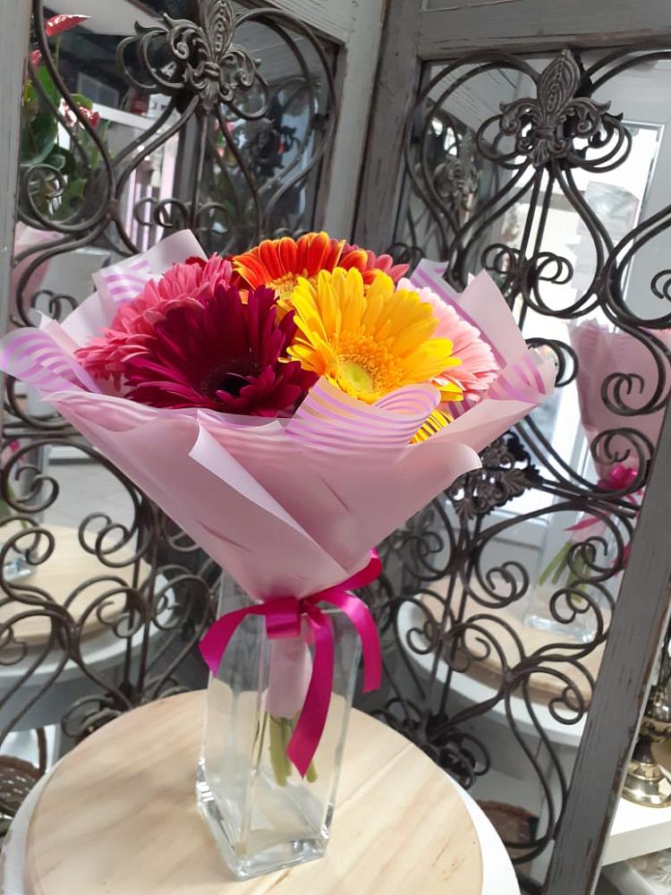 Букет цветов из: Герберы в Пирочи