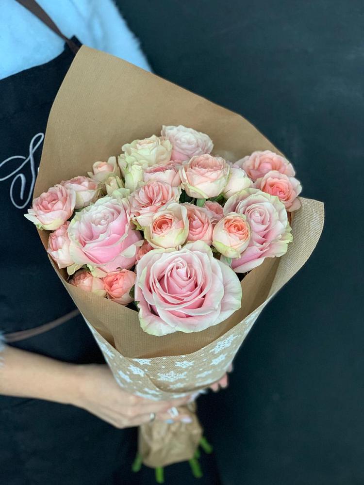 Букет цветов из: Хризантемы и Розы в Пирочи