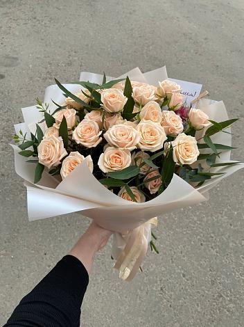 Букет Кремовые розы Латте в Пирочи