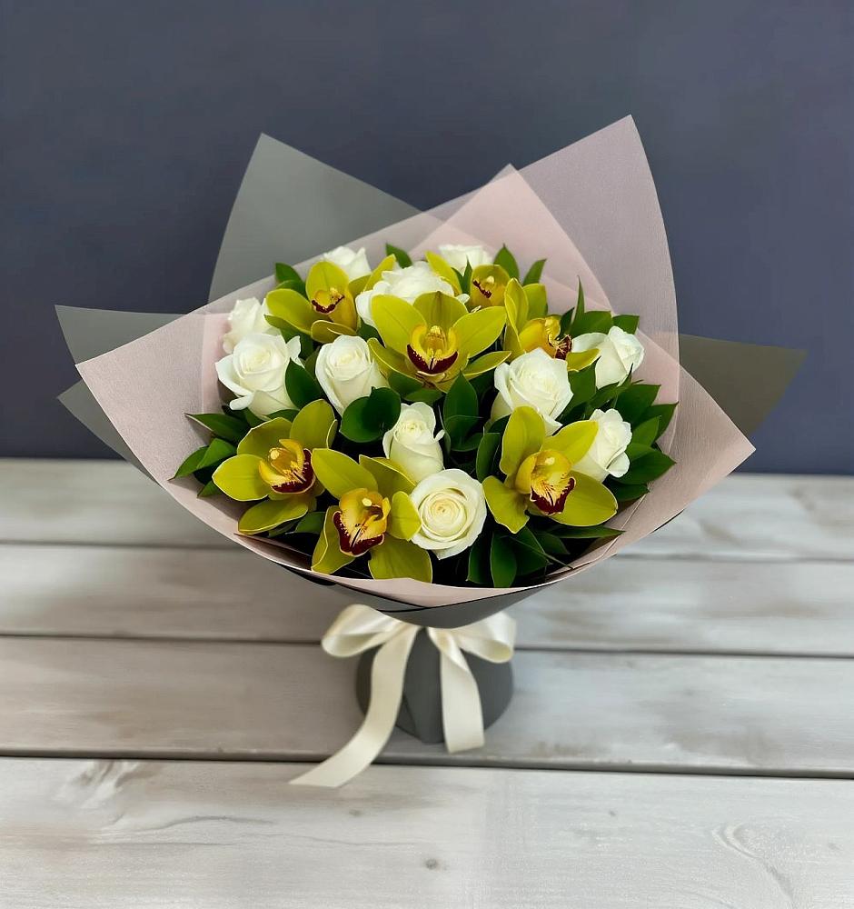 Букет цветов из: Орхидеи и Розы в Пирочи