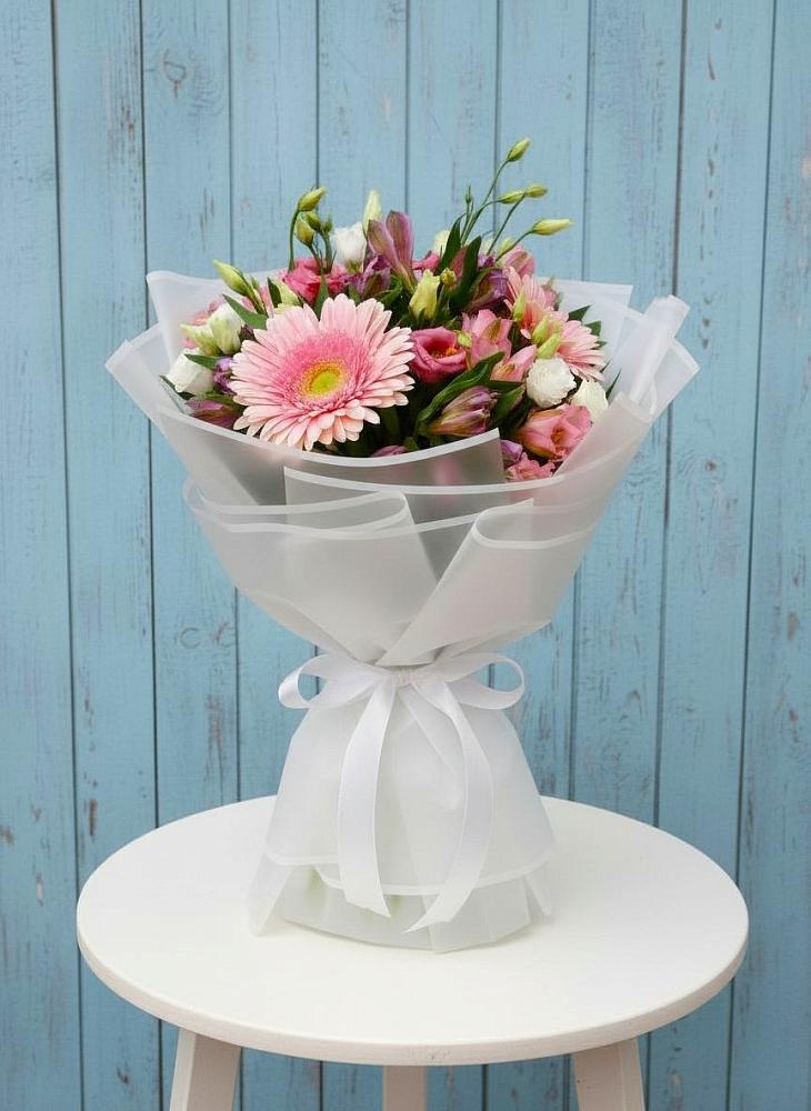 Букет цветов из: Герберы, Альстромерии и Лизиантусы в Пирочи