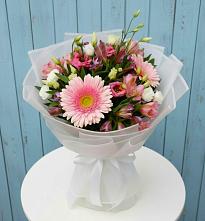 Букет цветов из:  Герберы, Альстромерии и Лизиантусы #REPLACE_PRED# Пирочи