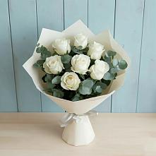 Букет Белые розы в Эвкалипте в Пирочи