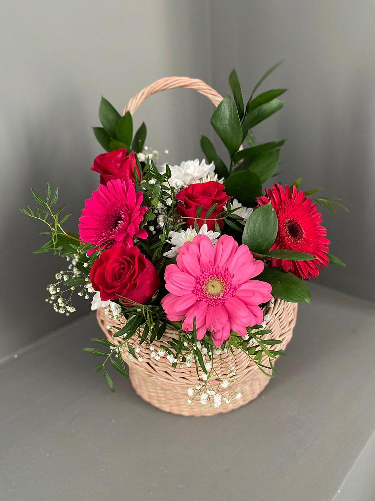 Цветочная композиция из Розы, Хризантемы и Герберы в корзине в Пирочи