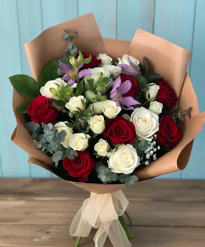 Букет цветов из: Розы и Альстромерии в Пирочи