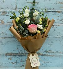 Букет цветов из:  Розы и Лизиантусы в Пирочи