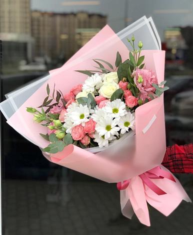 Букет цветов из: Розы, Лизиантусы и Хризантемы в Пирочи