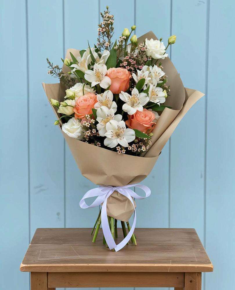 Букет цветов из: Альстромерии, Лизиантусы, Розы и Хризантемы в Пирочи