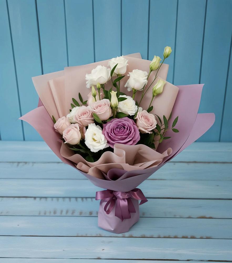 Букет цветов из: Розы и Лизиантусы в Пирочи